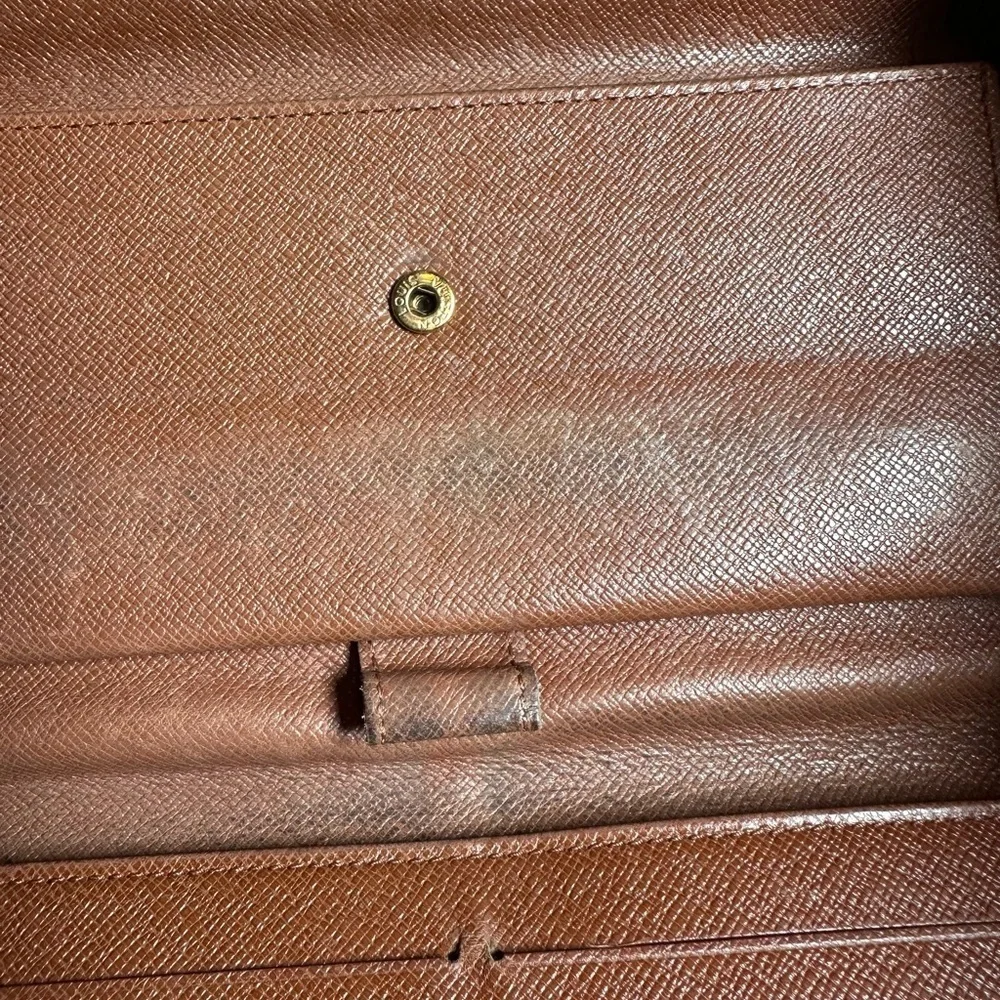 AUTHENTIC LOUIS VUITTON MONOGRAM SARAH WALLET MI0955